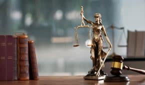 עיכוב הליכים ללקוח שהואשם בגרימת חבלה חמורה במהלך משחק כדורסל