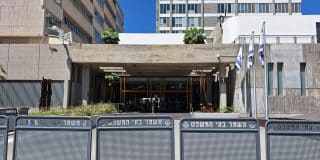 עבודות שירות לאזרח ותיק שאיים על עובדת במשרד החקלאות