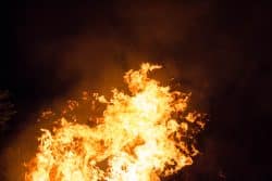 צעיר שהורשע בהצתת רכב נידון לעבודות שירות